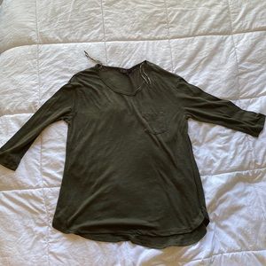 Green mid-sleeve shirt